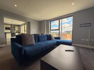 Modern Central Apartment Sleeps 6, Free parking - 2