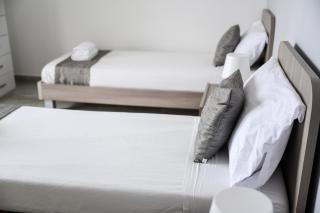 F10 Room 3, Private Room two single beds shared bathroom in shared Flat - 2