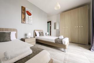 F10 Room 3, Private Room two single beds shared bathroom in shared Flat - 5
