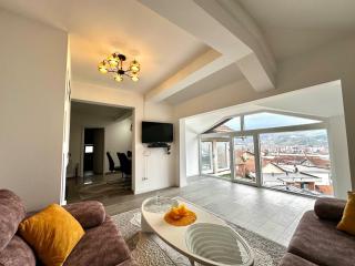 Modern Penthouse with Unbeatable Panoramic Views - 0