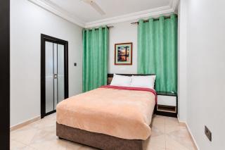 Maame's Court Apartments Spacious East Legon Stays - 4
