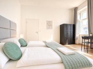 Spacious Two Bedroom Apartment Near Stadthalle - 1