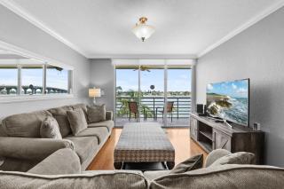 NEW Stunning Bahia Vista Condo 8 410 - 8