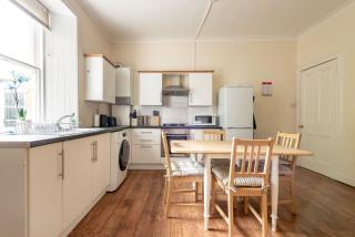 Melbourne Place No 4 - 8