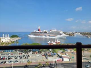 Premium Deck12 Getaway, Steps to Casino - 2
