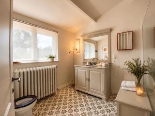 Charming house in the woods with private wellness - 9