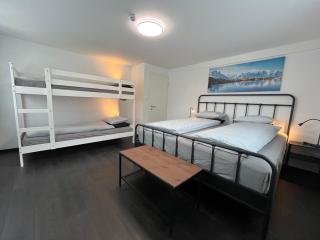 Clarke's Lakeside Chalet 2 - 5
