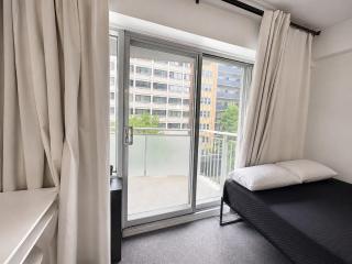Bright Downtown Studio with Balcony And City View - 9