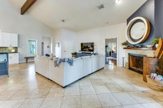 4-Season Boathouse, Hot Tub! Guadalupe River Oasis - 4