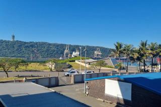 Accommodation Front - Prestigious 2 Sleeper Apartment with Harbour Views - 6