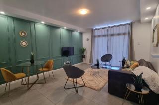 Accommodation Front - Prestigious 2 Sleeper Apartment with Harbour Views - 5