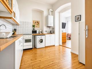 Affordable Apartment Near Wiener Stadthalle - 6