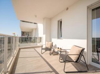 The Essential Suite VI - private parking - 8