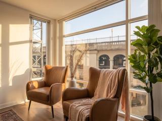 Luxury 2BR Apartment Balcony, Gym & Parking - 9