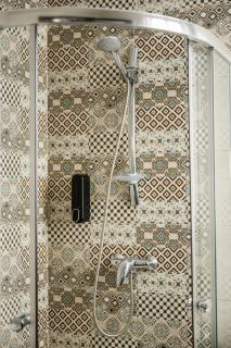 F10 Room 1, Private Double room with private bathroom in shared Flat - 4
