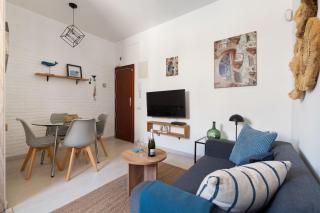 Barceloneta 2BR Balcony Near the Beach - 5