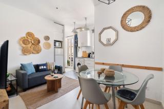 Barceloneta 2BR Balcony Near the Beach - 9
