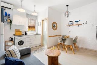 Barceloneta 2BR Balcony Near the Beach - 7