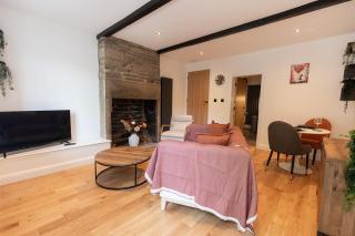 OAK COTTAGE - Peaceful Cottage Near Holmfirth & The Peak District - 0
