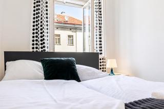Modern Three Bedroom Apartment Close to Stadthalle - 1