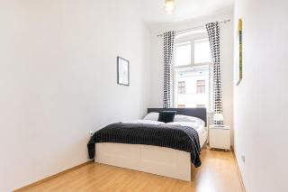 Modern Three Bedroom Apartment Close to Stadthalle - 2