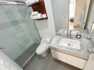 Modern 3-Bedroom Apartment Near Larcomar & Kennedy - 8