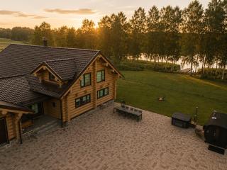 Private lakeside holiday house with fireplace, sauna, hot tub - Ezernams Dzintars - Valdemārpils - 0