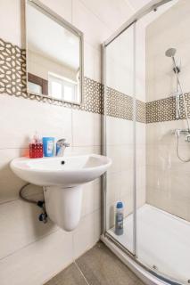 F8 Modern and Bright Apartment in Malta - 2