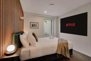 Luxe City Villa, Golf Green, Projector -By KOSH - 8