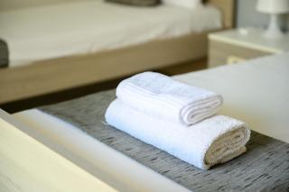 F7 Room 3, Private Bedroom two single beds shared bathroom in shared Flat - 2
