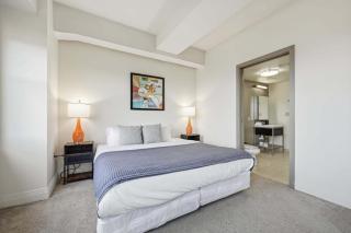Stylish High-Rise Loft in Downtown Detroit City Views - 9