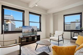 Stylish High-Rise Loft in Downtown Detroit City Views - 8