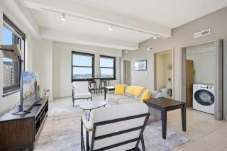 Stylish High-Rise Loft in Downtown Detroit City Views - 5