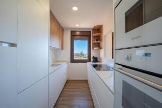Deluxe 2-bedroom apartment with superb golf views & pool - 2