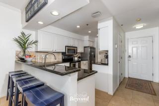 Gorgeous Lakefront Condo Panoramic Lake Views 3202 - 1