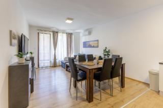 Modern 2BR flat with Parking for 4m cars - 7