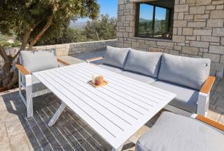 Villa Vision - Private Pool, Serenity & Seaviews - 3