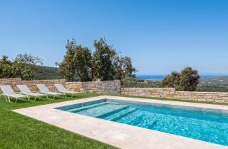Villa Vision - Private Pool, Serenity & Seaviews - 9