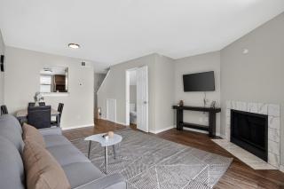 Regency Place Bright Two-Bedroom Home - 8