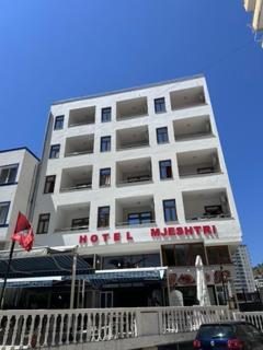 Hotel Mjeshtri - 2