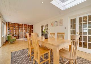 Spacious Home near Addenbrookes with Free Parking - Pass the Keys - 7