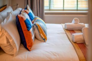 Spacious Home near Addenbrookes with Free Parking - Pass the Keys - 1