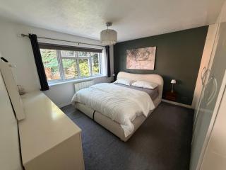 Modern 2B Flat - Walk 2 Station - Direct to London - 9
