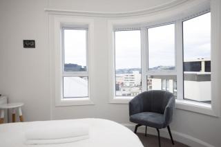 The Deco View- Warm Art Deco Apartment with Garage - 6