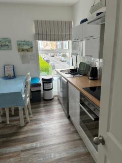 Cheriton View - Close to Beach - Sea Glimpse - 1