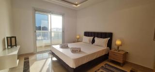 Luxurious 3-Bedroom Apartment in Heart of Tunis - 9