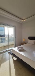 Luxurious 3-Bedroom Apartment in Heart of Tunis - 4