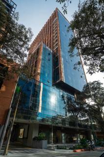 Milán 3BR Zona 10 Luxury Suite - Pool, Gym & View - 9