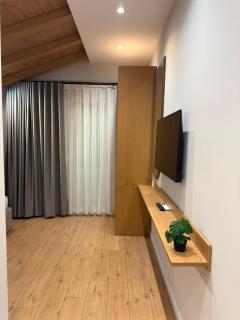 Airport Gate Hotel - 1