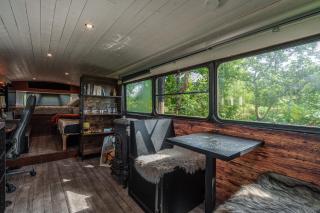 Unique Lakehouse and Retro Bus Stay - 1